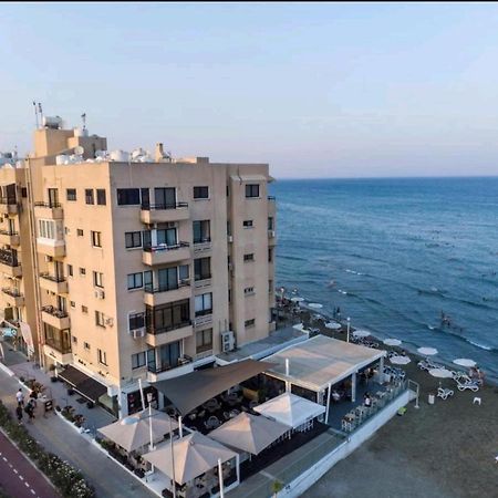Bettys 1Br Seafront Apt Ларнака Экстерьер фото