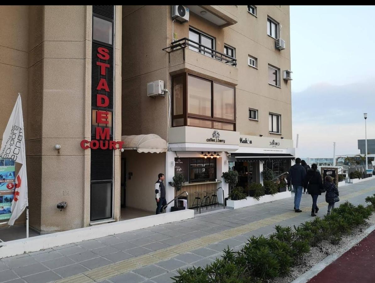 Bettys 1Br Seafront Apt Ларнака Экстерьер фото