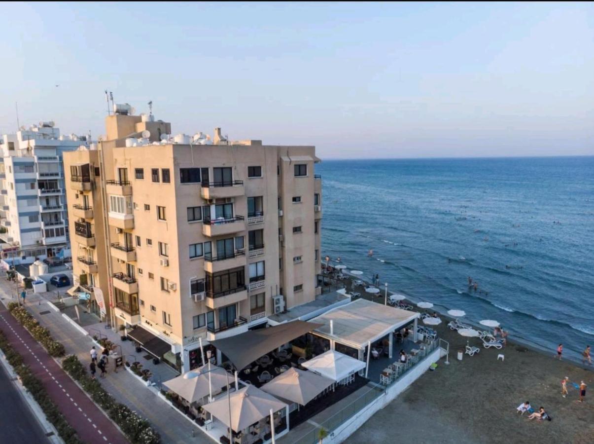 Bettys 1Br Seafront Apt Ларнака Экстерьер фото