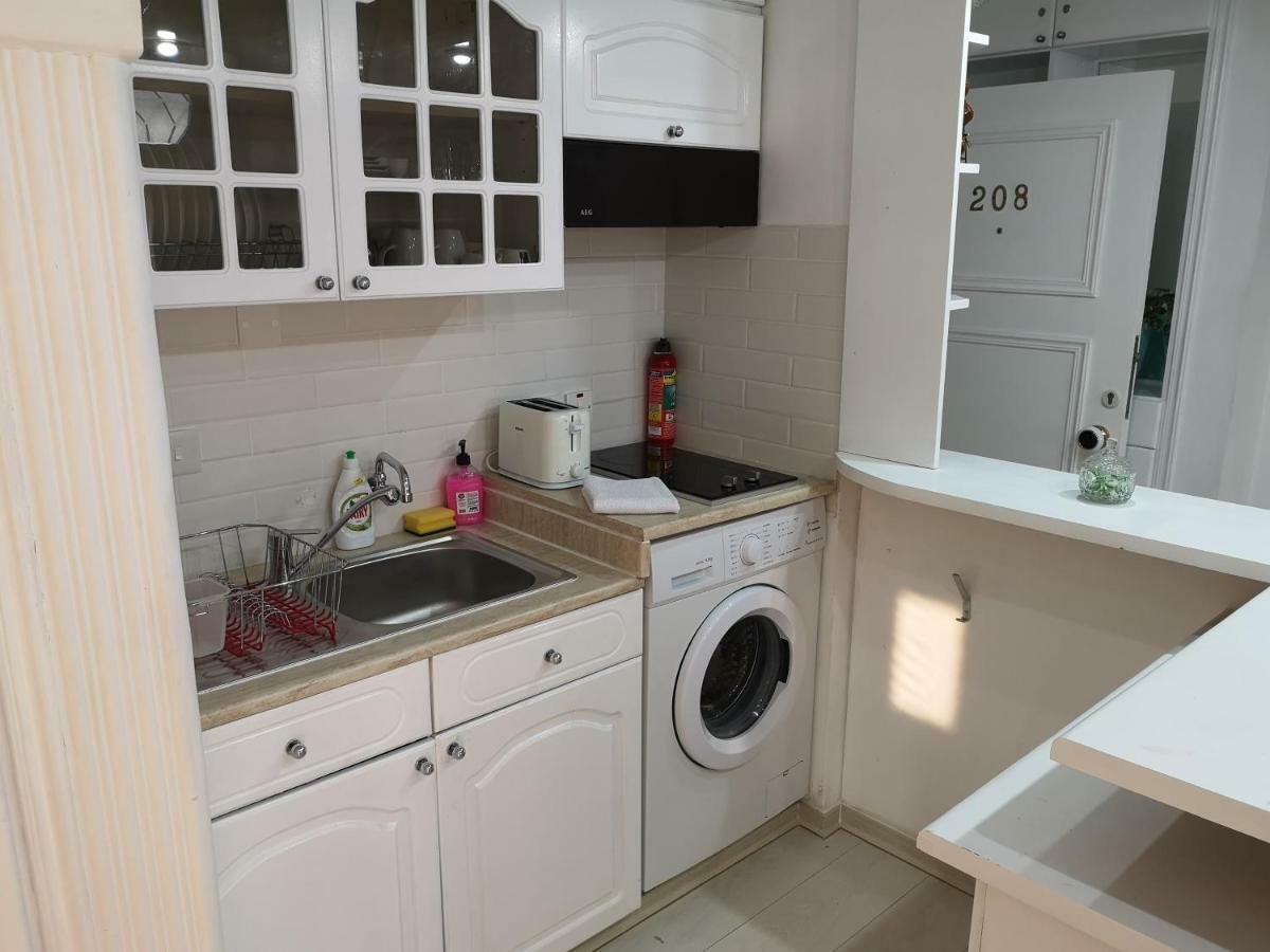 Bettys 1Br Seafront Apt Ларнака Экстерьер фото