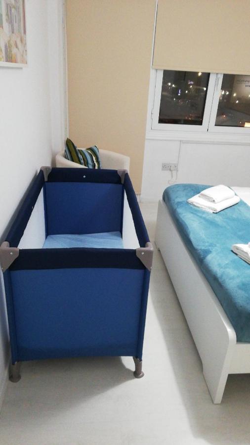 Bettys 1Br Seafront Apt Ларнака Экстерьер фото